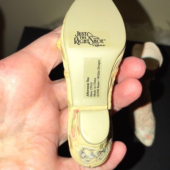 “Just the Right Shoe” Collectables - Picture 3 of 3